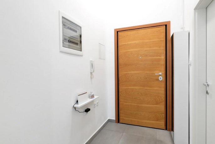 входные двери с терморазрывом и без сравнение